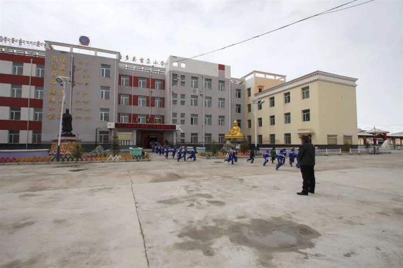 治多教師用堅(jiān)守精神扎根基層，點(diǎn)亮教育的希望明燈