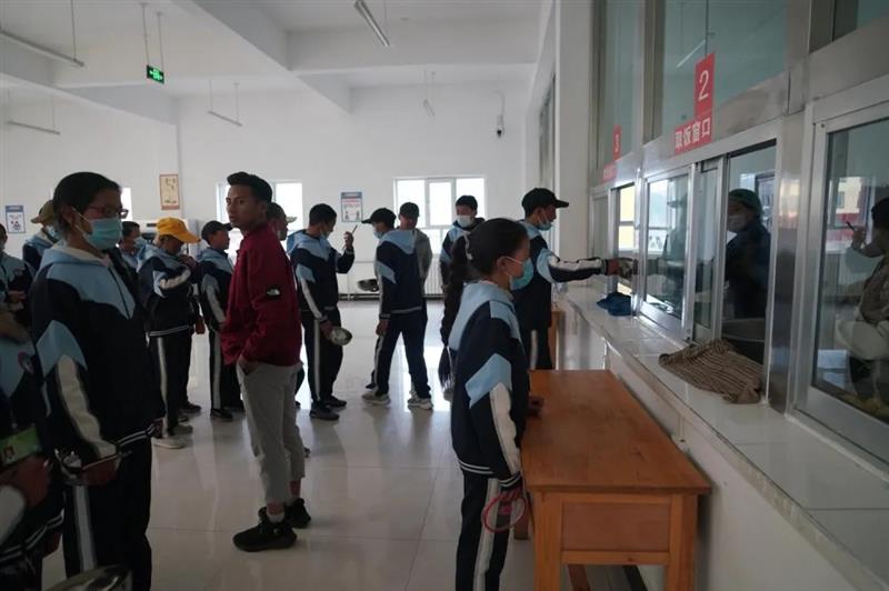 治多教師用堅(jiān)守精神扎根基層，點(diǎn)亮教育的希望明燈