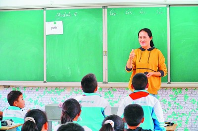 鄉(xiāng)村里，那些燈光從未熄滅