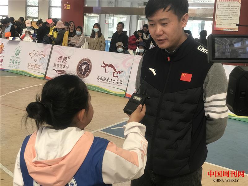 小記者朗卓采訪西藏自治區(qū)跆拳道協(xié)會(huì)負(fù)責(zé)人.jpg