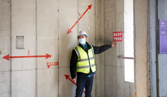 項(xiàng)目相關(guān)負(fù)責(zé)人介紹安全、質(zhì)量、進(jìn)度等情況