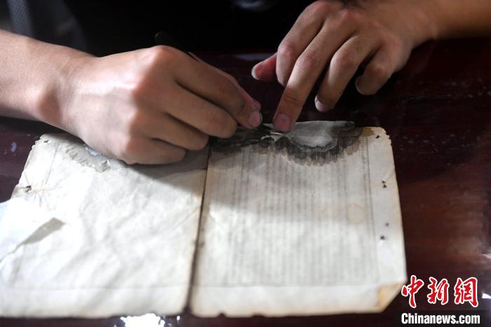 “90后”文物修復(fù)師：修舊如舊補紙不補字