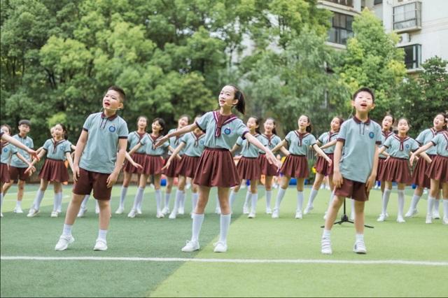 點(diǎn)擊圖片翻到下一頁>> 南京市秦淮實(shí)驗(yàn)小學(xué)舉辦“童心向黨 奮發(fā)向上”全員運(yùn)動(dòng)會(huì)