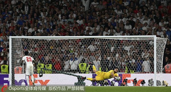 薩卡點球被唐納魯馬撲出。 圖片來源：Osports圖片社
