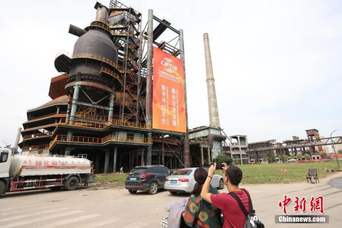 資料圖：2021年中國國際服務(wù)貿(mào)易交易會在繼續(xù)使用國家會議中心的基礎(chǔ)上，首次使用首鋼園區(qū)作為專題場館。 <a target='_blank' href='http://www.chinanews.com/'>中新社</a>記者 蔣啟明 攝

