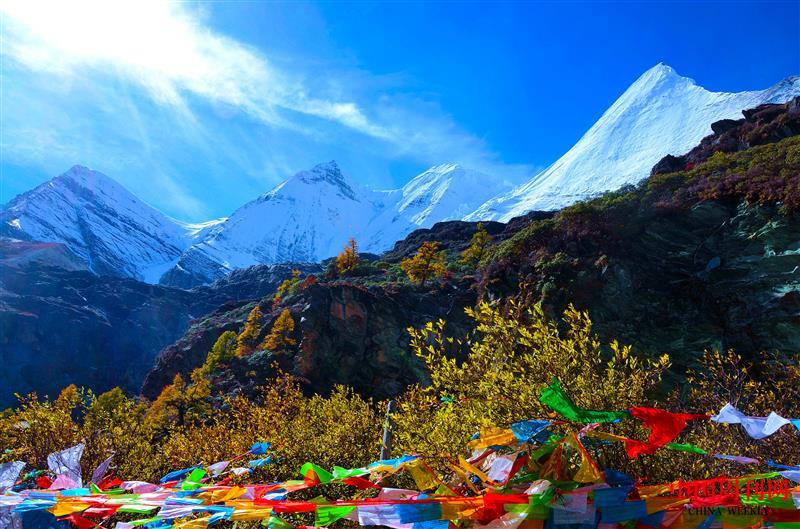 雪山經(jīng)幡.jpeg 雪山經(jīng)幡.jpeg