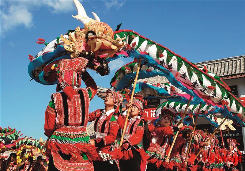 花腰彝女子舞龍隊.JPG