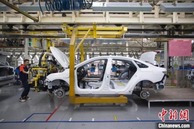 資料圖：汽車工廠生產(chǎn)線。　張云 攝