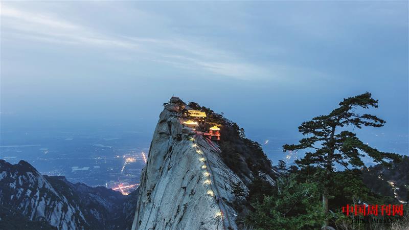 攝圖網(wǎng)_501619384_華山山頂夜景(企業(yè)商用).jpg 攝圖網(wǎng)_501619384_華山山頂夜景(企業(yè)商用).jpg