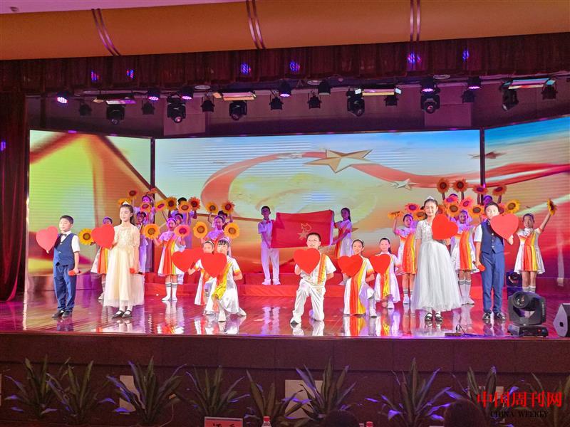 經(jīng)典誦讀(鳳崗鎮(zhèn)特等獎(jiǎng)).jpg 經(jīng)典誦讀(鳳崗鎮(zhèn)特等獎(jiǎng)).jpg