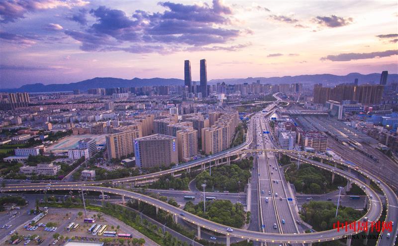 攝圖網(wǎng)_501357048_昆明城市航拍夜景夕陽(yáng)晚霞（企業(yè)商用）.jpg