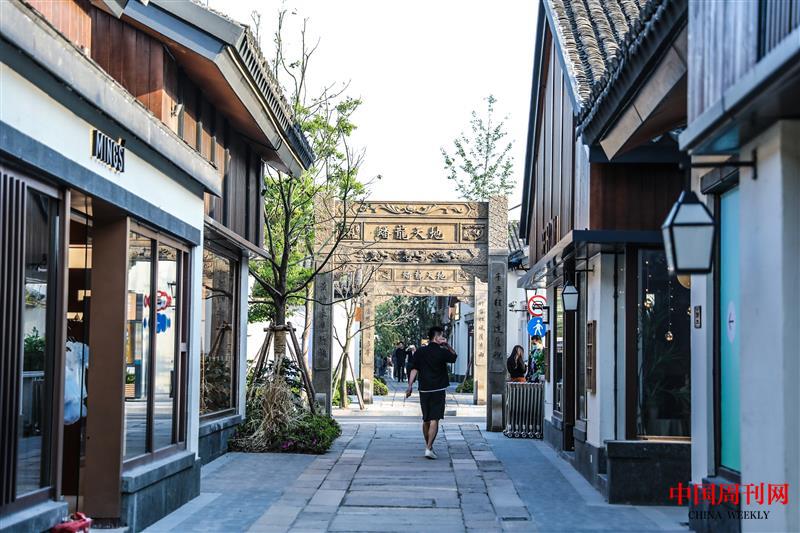 蟠龍?zhí)斓?(2).jpg 蟠龍?zhí)斓?(2).jpg